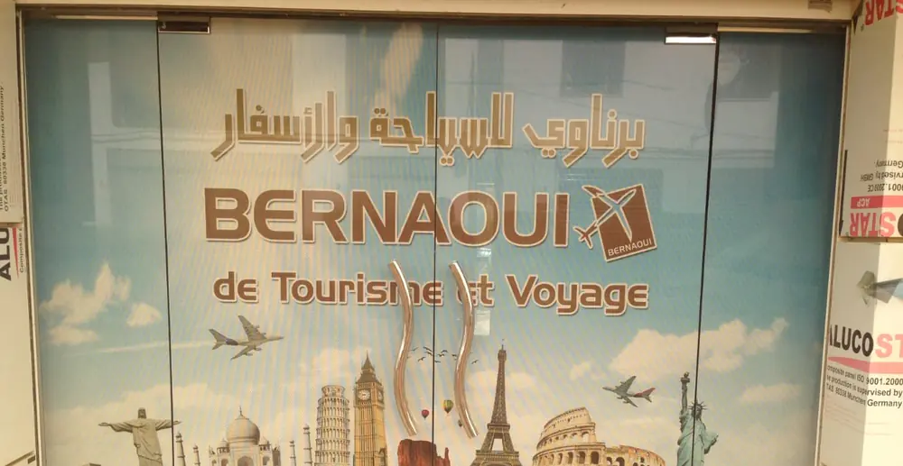 Vitrine de l'agence Bernaoui Tourisme & Voyage à Oran
